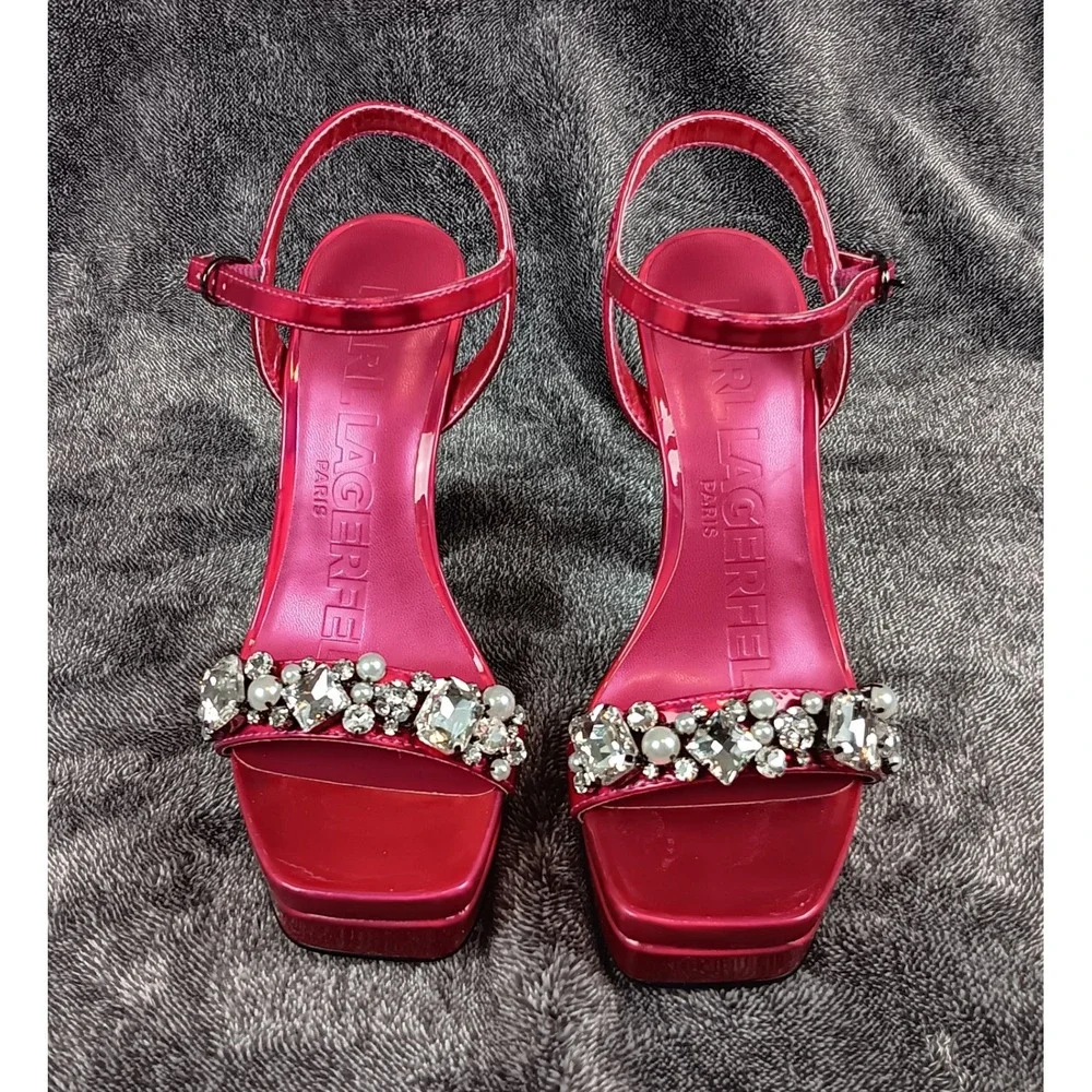 Karl Lagerfeld striking platform